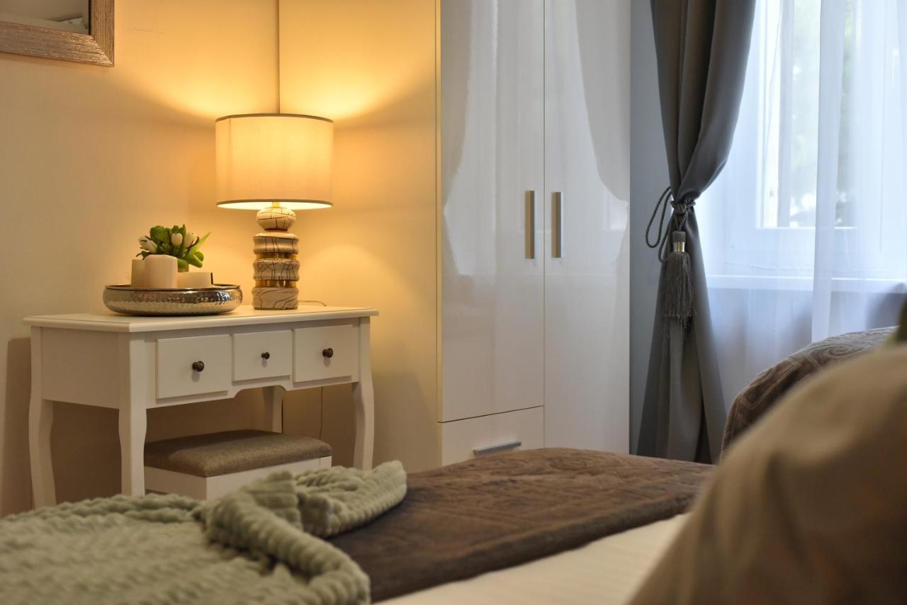 Zadar Center Beach Apartment - Directly On The Sea Exterior photo