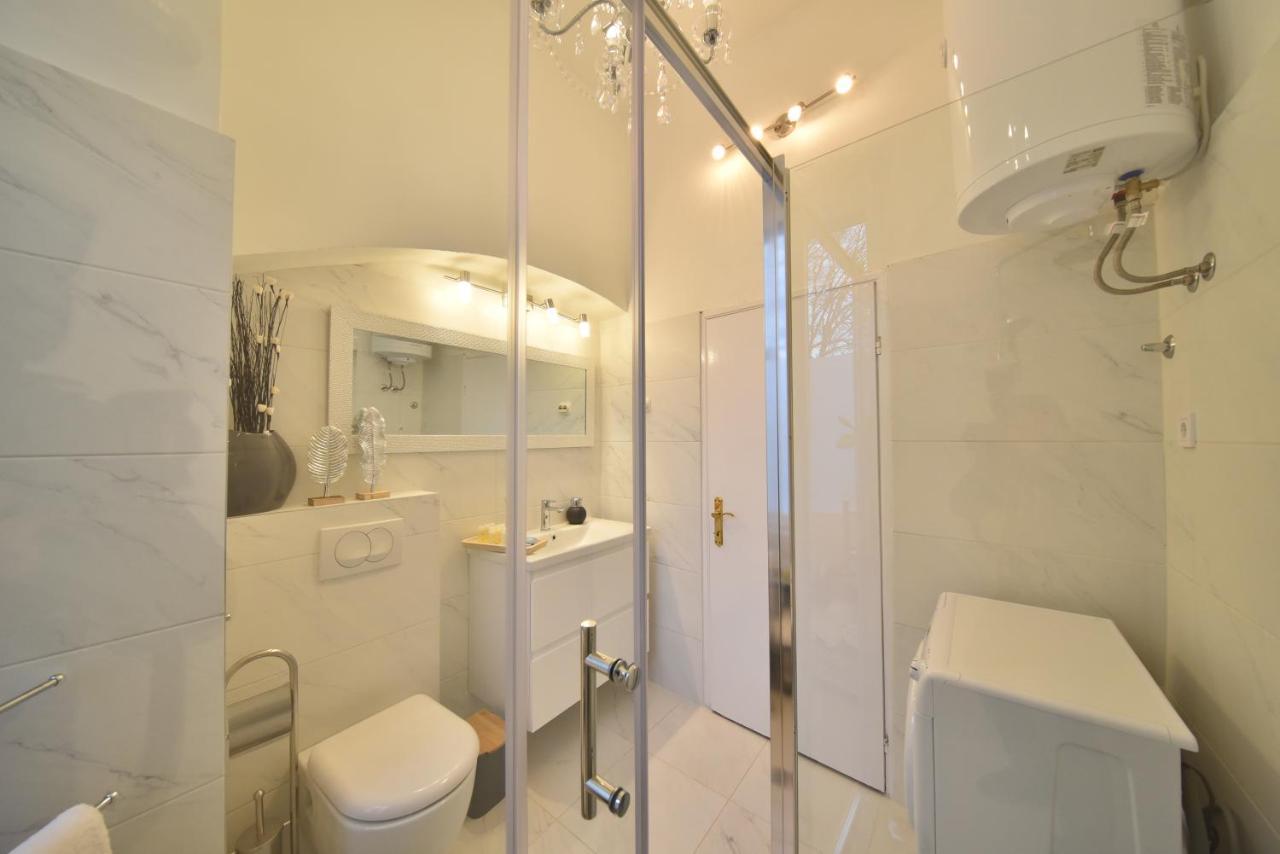Zadar Center Beach Apartment - Directly On The Sea Exterior photo