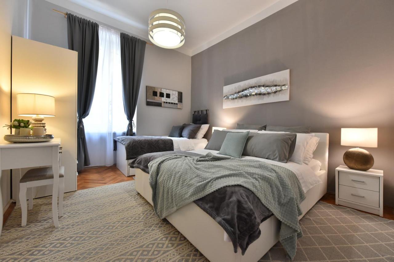 Zadar Center Beach Apartment - Directly On The Sea Exterior photo