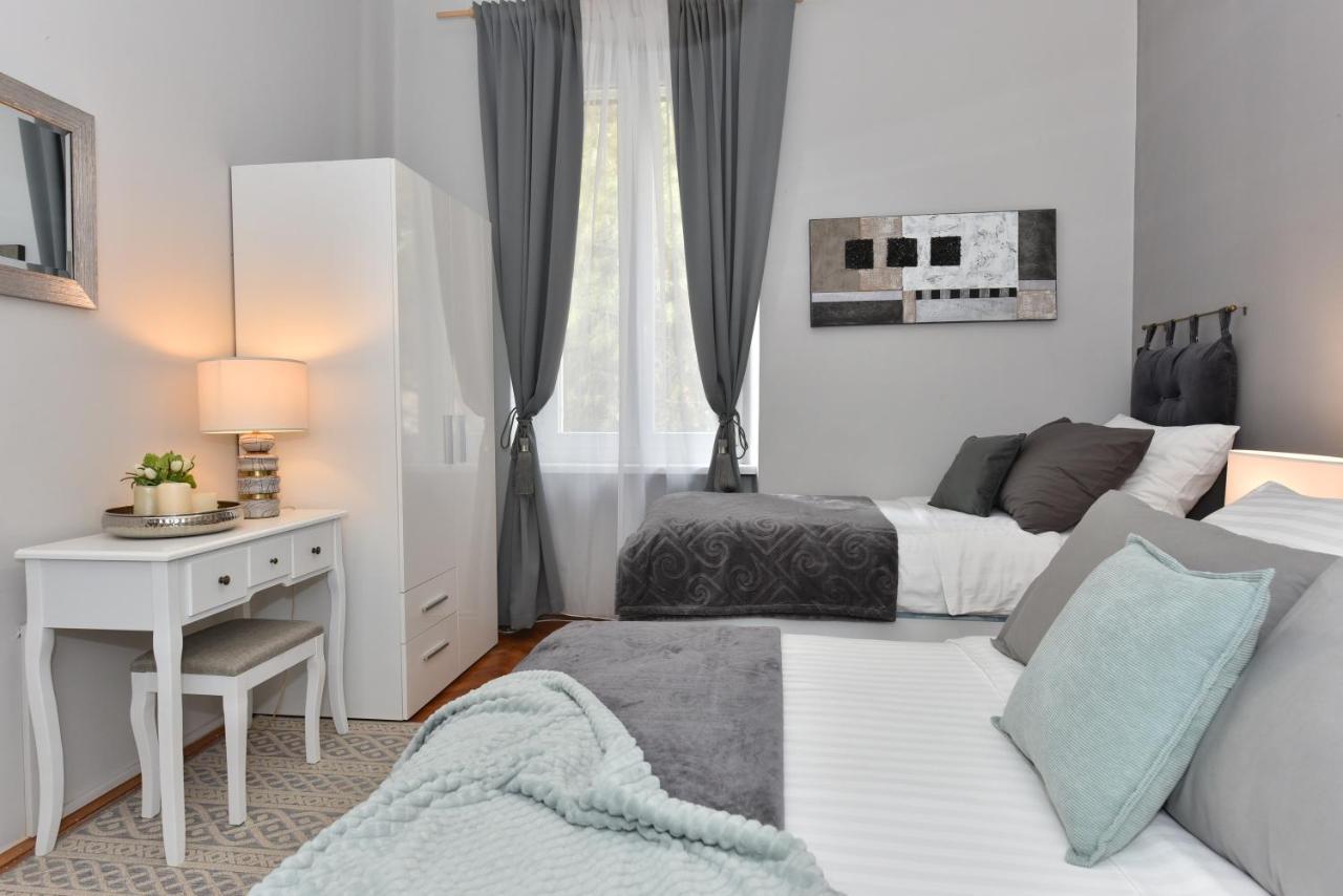 Zadar Center Beach Apartment - Directly On The Sea Exterior photo